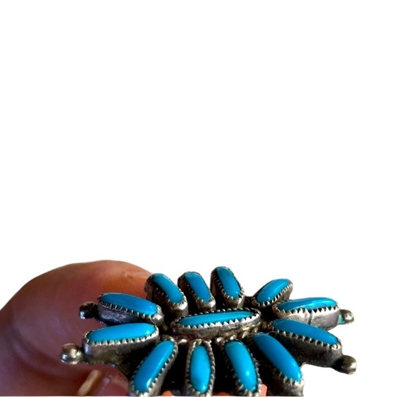 Vintage .925 Needlepoint Style Zuni Navajo Style Turquoise Ring - Picture 10 of 15
